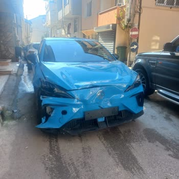 MG Türkiye Şarj Sonrası Fren Problemi Nedeniyle Kaza
