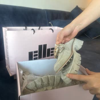 Elle Ayakkabı Yeni Ayakkabının Erken Bozulması