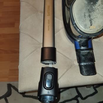 PHILIPS Ev Aletleri Philips Şarjlı Süpürge Borusu Kırıldı. Malzeme Çok İnce