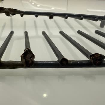 Bosch Bulaşık Makinesi Üst Sepetinde Paslanma Ve Çürüme Oluştu.