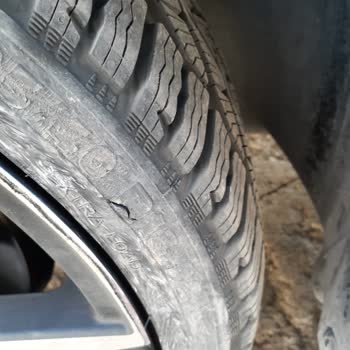 Riken Lastik Duz Yolda Yanaktan Yarılma Şikayeti