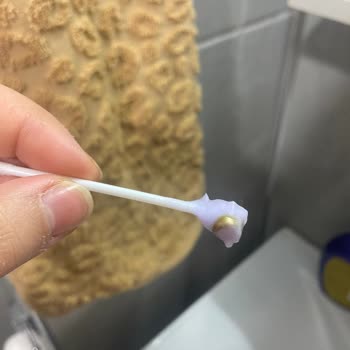 OGX Marka Saç Kreminin İçinden Tıpa Çıkması