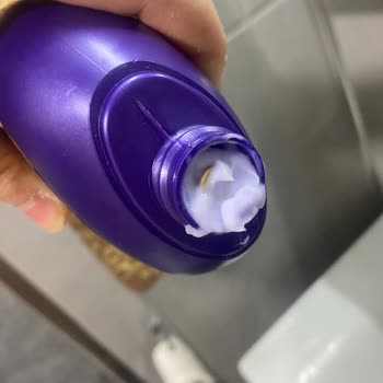 OGX Marka Saç Kreminin İçinden Tıpa Çıkması