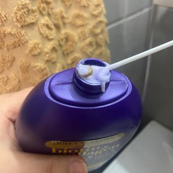 OGX Marka Saç Kreminin İçinden Tıpa Çıkması