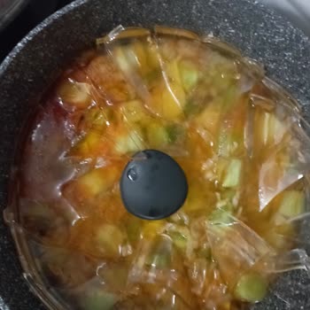 Taç Tencere Setinin Patlayan Kapağı