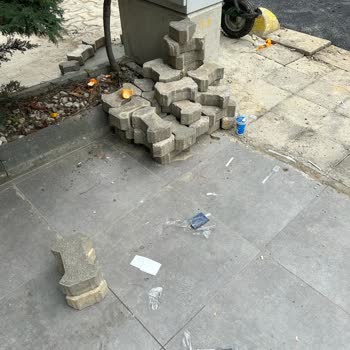 Belediye İsfalt Çalışanlarının İş Yerimin Önünü Çöplüğe Çevirmesi