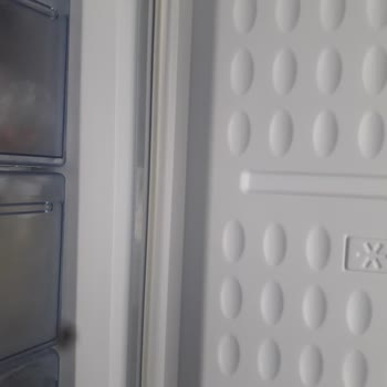 Uğur Soğutma Kapı Lastiğinde Ve Kasa Kenarların Da Ciddi Sararma