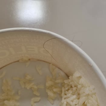 Yemeksepeti Siparişi İçerisinden Saç Çıktı.