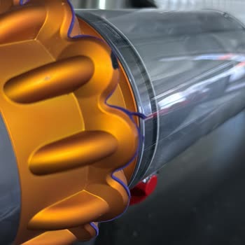 Dyson V15 Süpürge Boyasının Soyulması