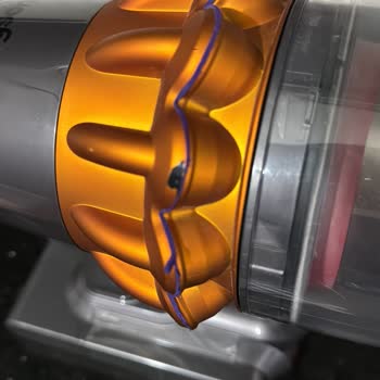 Dyson V15 Süpürge Boyasının Soyulması