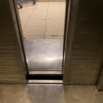 Arastapark Avm Mal Kabul Asansörü Arızalı