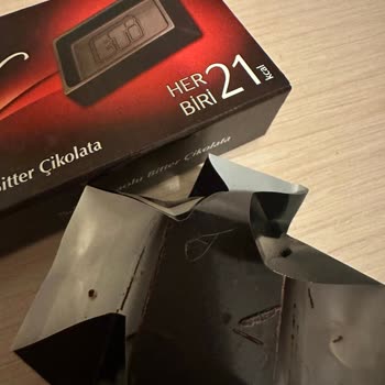 Eti Çikolata İçerisinden Çıkan İp