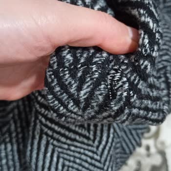 Mihrabaya Birkaç Defa Giydiğim Kabanımdan İpler Söküldü