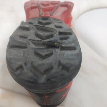 Salomon Ayakkabı 7 Ayda Dağıldı