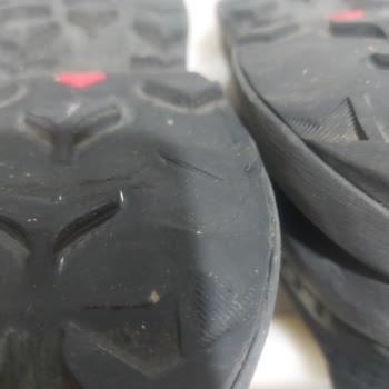 Salomon Ayakkabı 7 Ayda Dağıldı