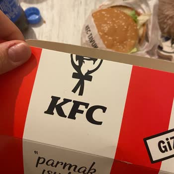 KFC Hamburgerin İçinde Tavuk Yok