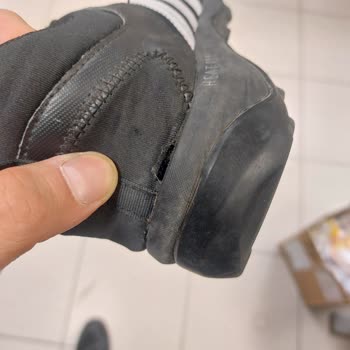 Adidas Ayakkabı Kısa Sürede Dağıldı