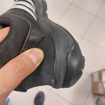 Adidas Ayakkabı Kısa Sürede Dağıldı