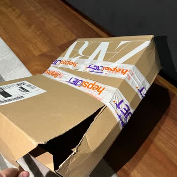 hepsiJET Meraklı Kuryelerin Paketleri Açması