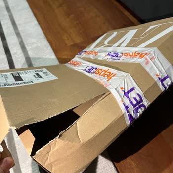 hepsiJET Meraklı Kuryelerin Paketleri Açması