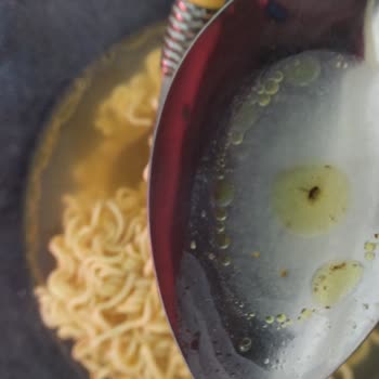 İndomie Noodle İçinden Sinek Çıktı