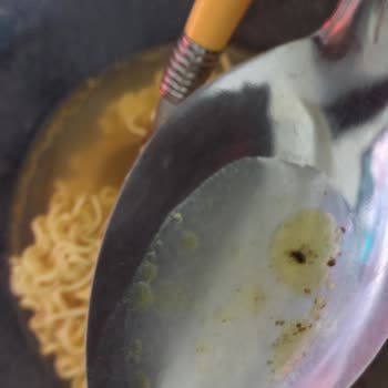 İndomie Noodle İçinden Sinek Çıktı