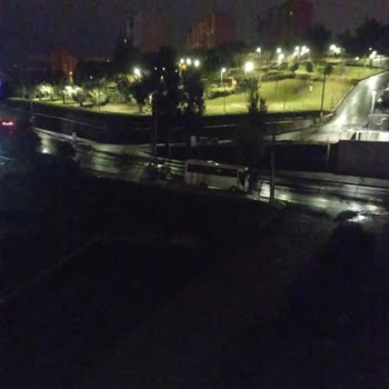 GEDAŞ 8819 Sokağındaki Direk Lambaları Yanmıyor