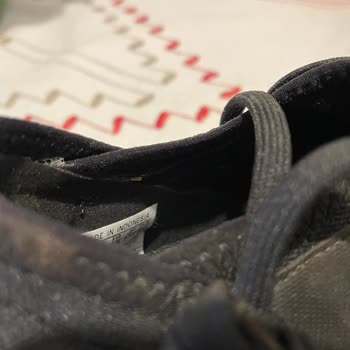 Adidas Predator Farklı Tekler Toz Çizik Yırtık Ve Küf İçinde Yazık.
