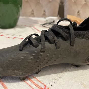 Adidas Predator Farklı Tekler Toz Çizik Yırtık Ve Küf İçinde Yazık.