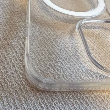 iPhone Magsafe Kılıfın Köşelerinin Rengi Attı