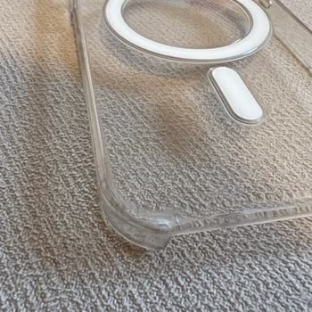 iPhone Magsafe Kılıfın Köşelerinin Rengi Attı