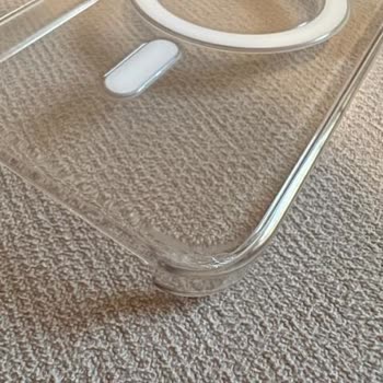 iPhone Magsafe Kılıfın Köşelerinin Rengi Attı