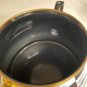 Bernardo Emaye Çaydanlığın İç Kısmındaki Boyası Aktı