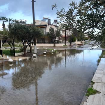 İzmir Dikili Belediyesi Sudan Dolayı Evden Çıkamıyoruz