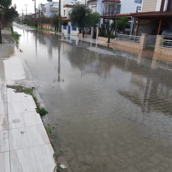 İzmir Dikili Belediyesi Sudan Dolayı Evden Çıkamıyoruz