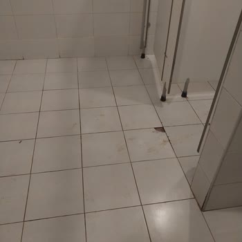 Kaş Devlet Hastanesi Tuvaletleri Pislik. İçinde!