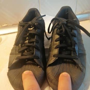 Hilltown AVM / Adidas Superstar /yırtık Ayakkabı / Malzeme Kalitesiz!