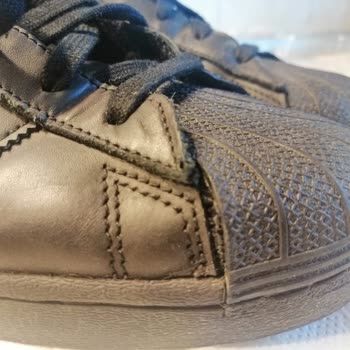 Hilltown AVM / Adidas Superstar /yırtık Ayakkabı / Malzeme Kalitesiz!