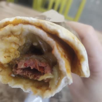 Dürümle Eti Çiğ Servis Ediyor Ve Müşteri Talebini Dikkate Almıyor