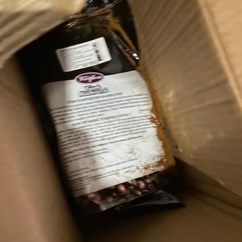 Tuğba Kuruyemiş Yırtık Paket İçinde Dökülerek Elime Ulaşan Kahve
