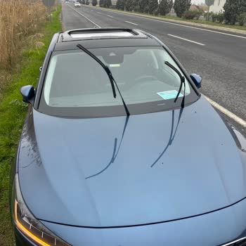 Avis Yolda Giderken Bir Anda Sunroof Patlaması