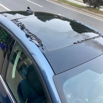 Avis Yolda Giderken Bir Anda Sunroof Patlaması