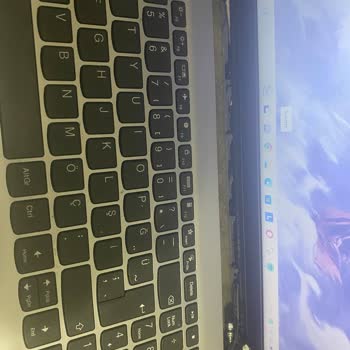 Lenovo Bilgisayar Lenovo Menteşe Sorunu