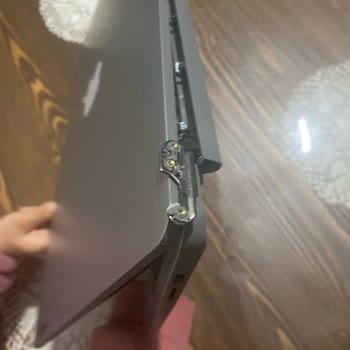 Lenovo Bilgisayar Lenovo Menteşe Sorunu