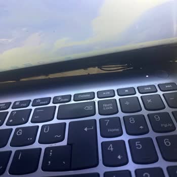 Lenovo Bilgisayar Lenovo Menteşe Sorunu