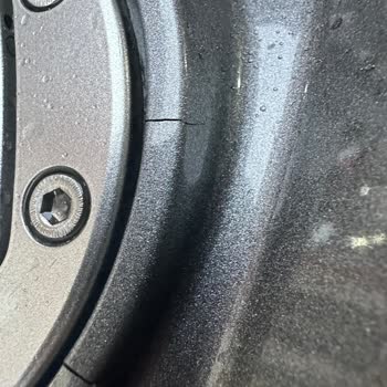 Bajaj Depo Grenajda Çatlak