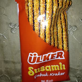 Ülker Markasının Örümcek Ağı Tutmuş Krakeri