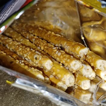 Ülker Markasının Örümcek Ağı Tutmuş Krakeri