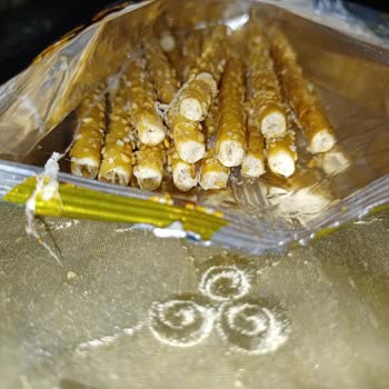 Ülker Markasının Örümcek Ağı Tutmuş Krakeri