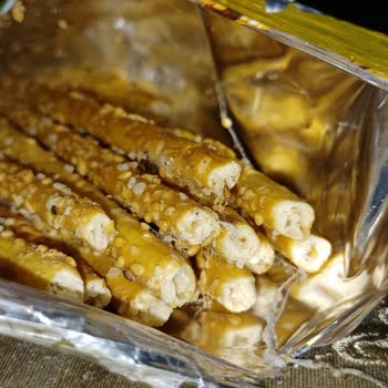 Ülker Markasının Örümcek Ağı Tutmuş Krakeri